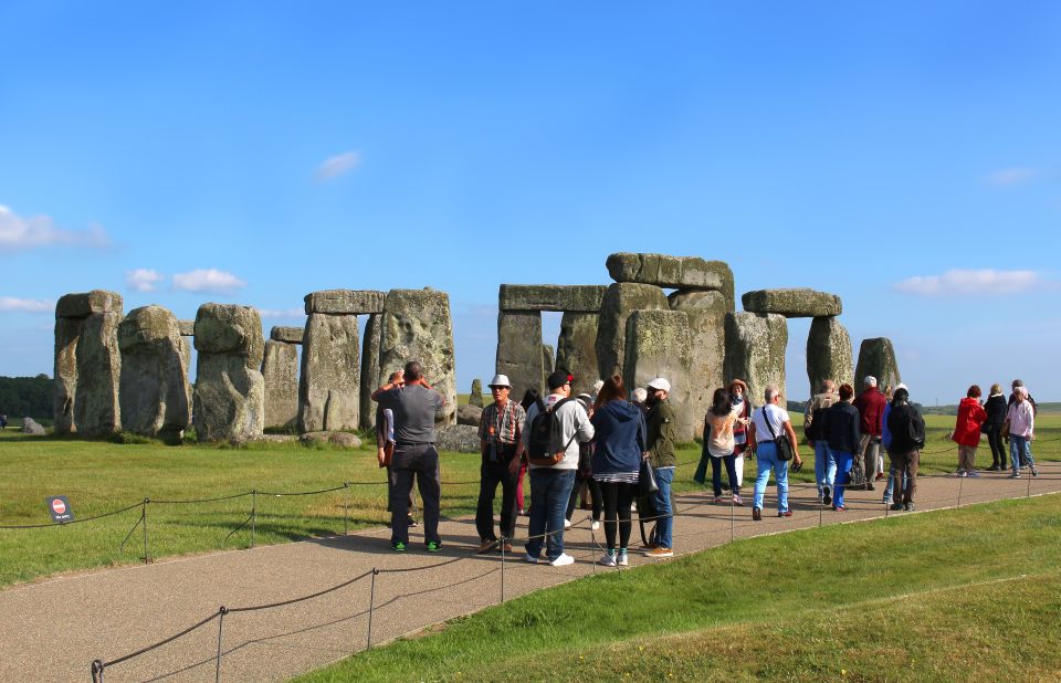 From London: Windsor Castle and Stonehenge Day Trip - Itinerary Highlights