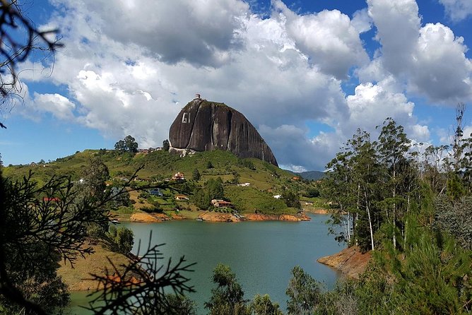 Guatapé Tour Medellin via the Scenic Route - Climbing Peñón De Guatapés