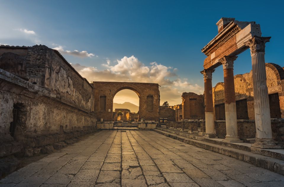 Pompeii Small Group Tour With an Archaeologist Guide - Pricing and Reservations