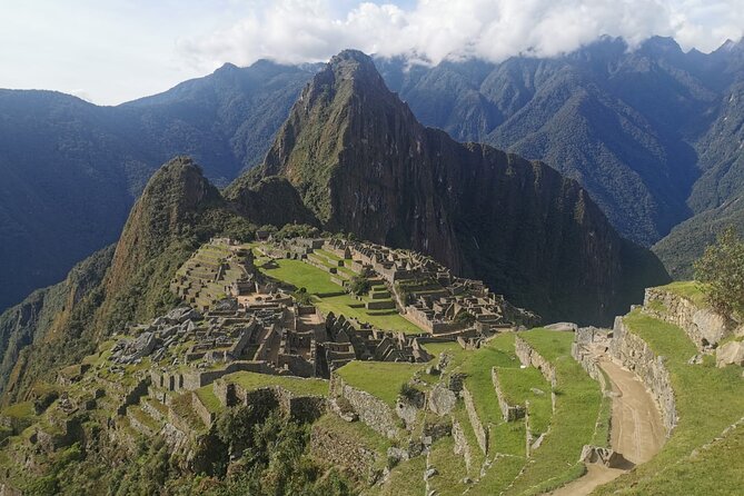 Private 2-Day Tour in Sacred Valley and Machu Picchu From Cusco - Daily Itinerary Breakdown