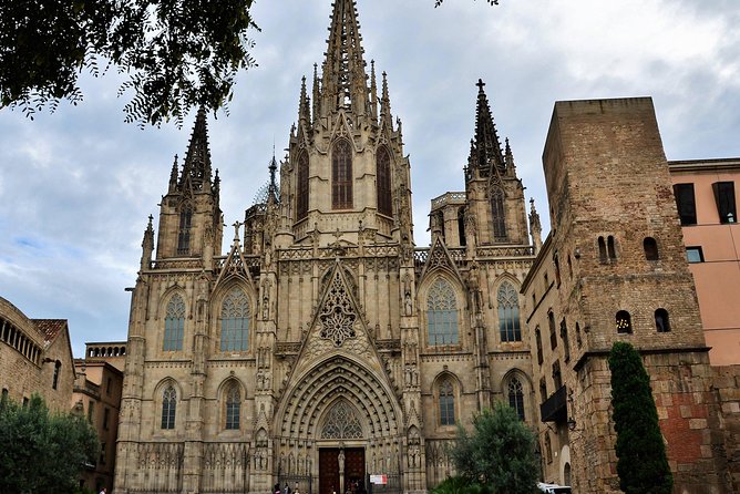 Private Barcelona Old Town and Gothic Quarter Walking Tour - Tour Inclusions and Benefits