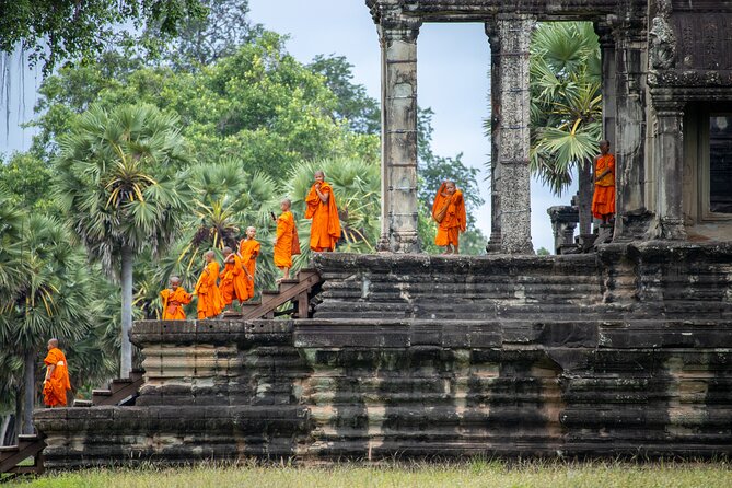 Private Guided Angkor Temples Tour With Lunch Included - Inclusions and Amenities