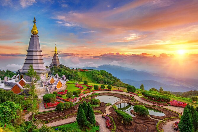 Private Tour to Doi Inthanon Including Twins Pagodas and Hiking - Itinerary Overview