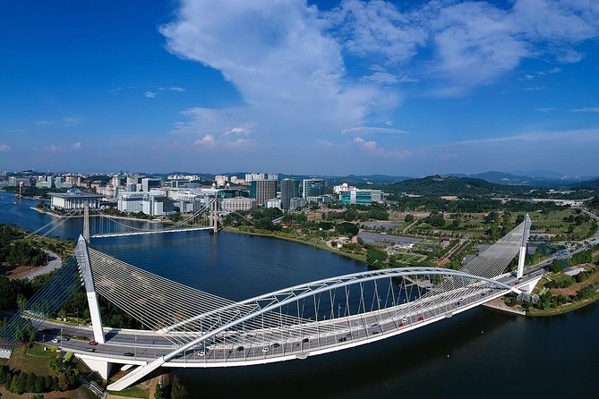 Putrajaya Tour With Traditional Boat Cruise & Pink Mosque (Private) - Accessibility Features