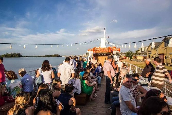 Sailing in Guaíba With White Swan Boat - Porto Alegre - Amenities and Services Offered