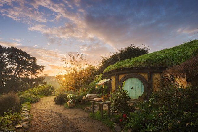 [Stevong] Hobbiton Movie Set Tour & Glowworm Cave Day Tour - Itinerary Overview