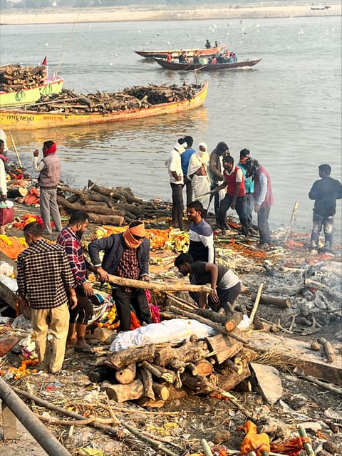 Varanasi: Manikarnika Ghat (Oldest Cremation Site) Tour - Experience Highlights