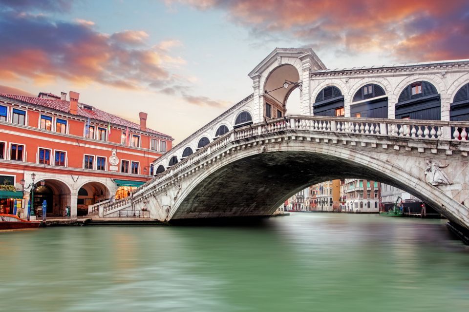 Venice: First Discovery Walk and Reading Walking Tour - Itinerary and Key Attractions