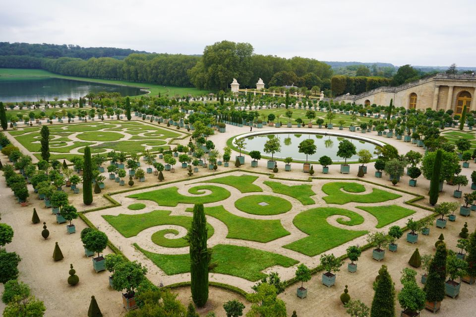 Versailles Palace and Giverny Private Guided Tour From Paris - Itinerary Highlights