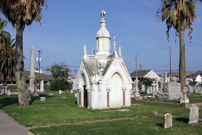 Walk With the Dead: Galveston Old City Cemetery Tour - Experience the Cemetery