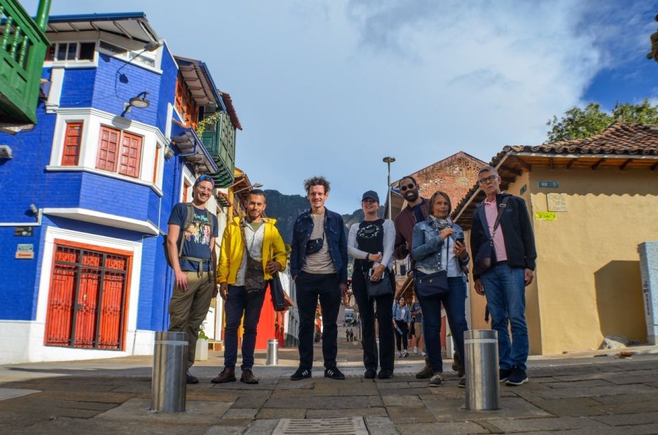 Bogotá: Guided La Candelaria Walking Tour - Market Experience and Local Fruits