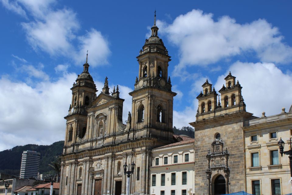 Bogotá: Private Candelaria Walking Tour and Gold Museum - Inclusions and What to Expect