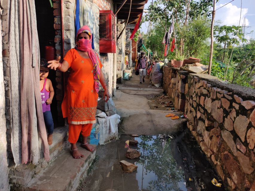 Delhi Half Day Slum Walking Tour With Guide - Experience Details