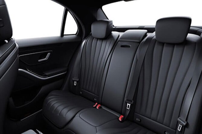 Departure Private Transfer Auckland City to Auckland Airport AKL by Luxury Car - Included Amenities