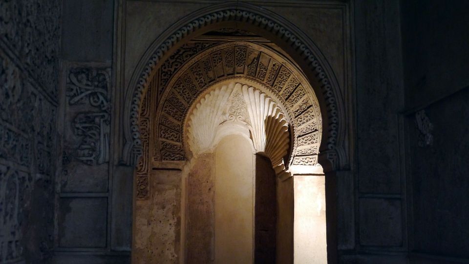 Granada: Alhambra and Nasrid Palaces Guided Tour at Night - Cancellation Policy