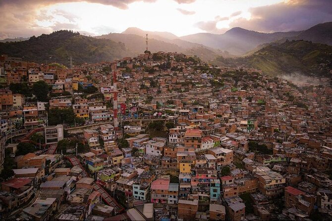 Half-Day Tour at Comuna 13, Cable Car & Exotic Fruit Market! - Inclusions and Amenities