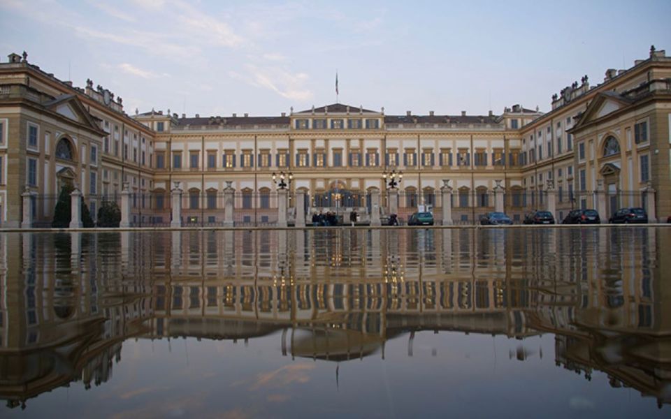 La Venaria Reale Entry Ticket and Hop-on Hop-off Bus Tour - Exploring Turins Attractions