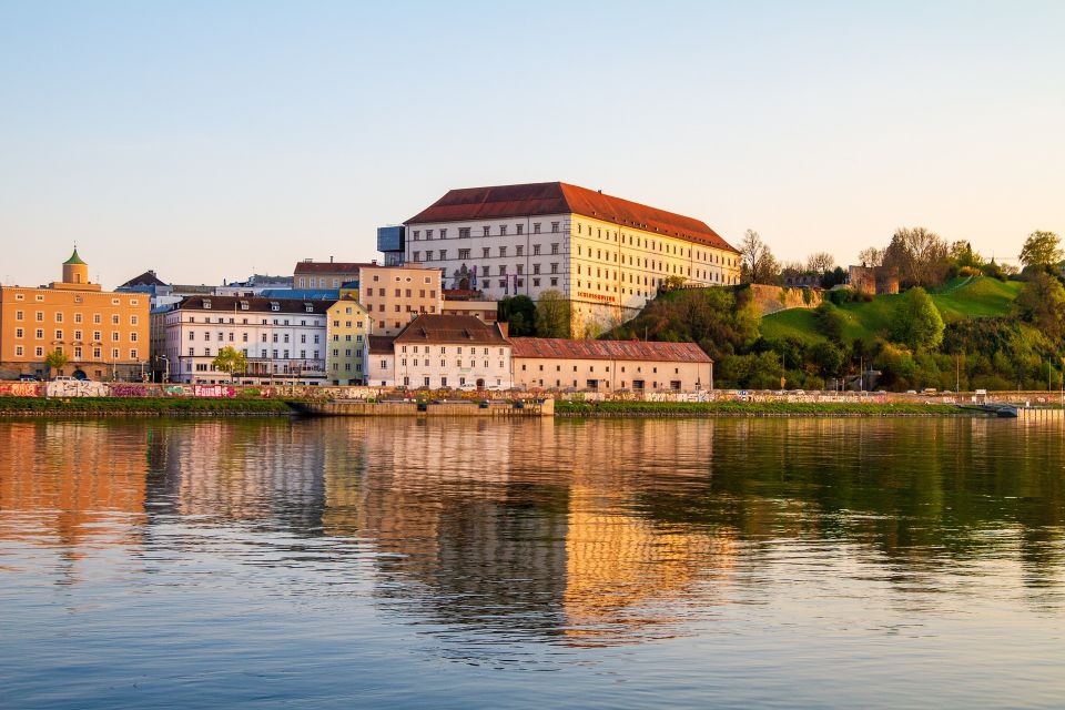 Linz: Private History Tour With a Linzer Cake Tasting - Iconic Sights to Explore