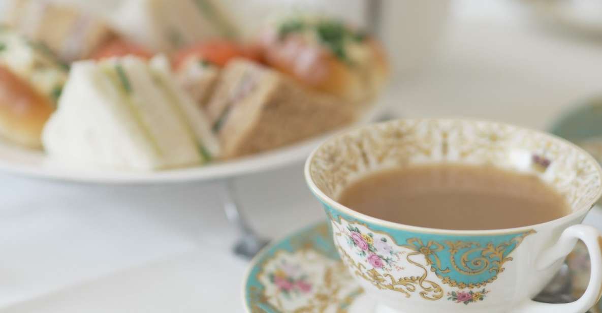 London: Royal Neighbourhood Walk & Luxury High Tea - Guided Tour Experience