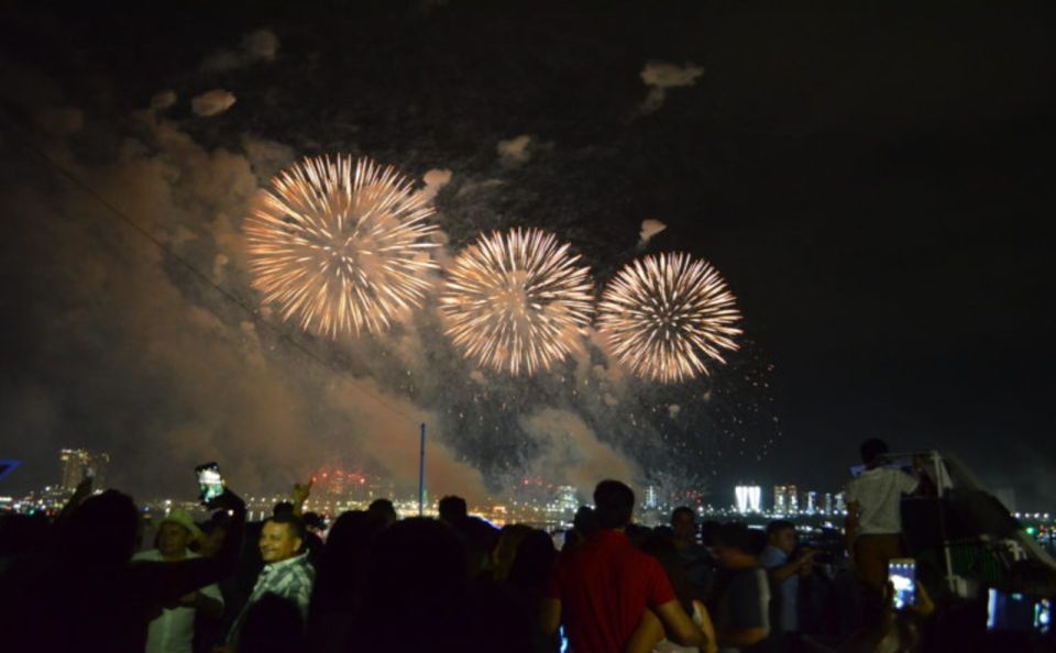 Manaus: Reveillon New Year's Eve Party Boat Tour - Highlights of the Celebration