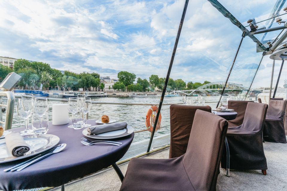 Paris: 3-Course-Dinner Cruise on the Seine With Live Music - Dining Options Available