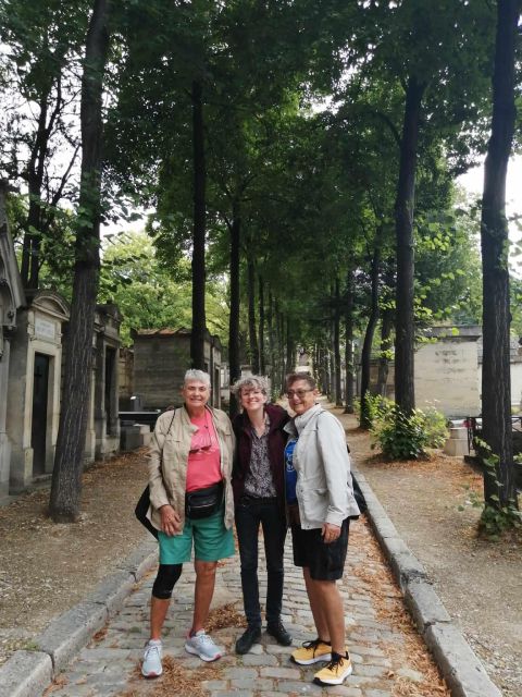 Paris: LGBTQ+ Tour of Père Lachaise Cemetery - Guided Exploration