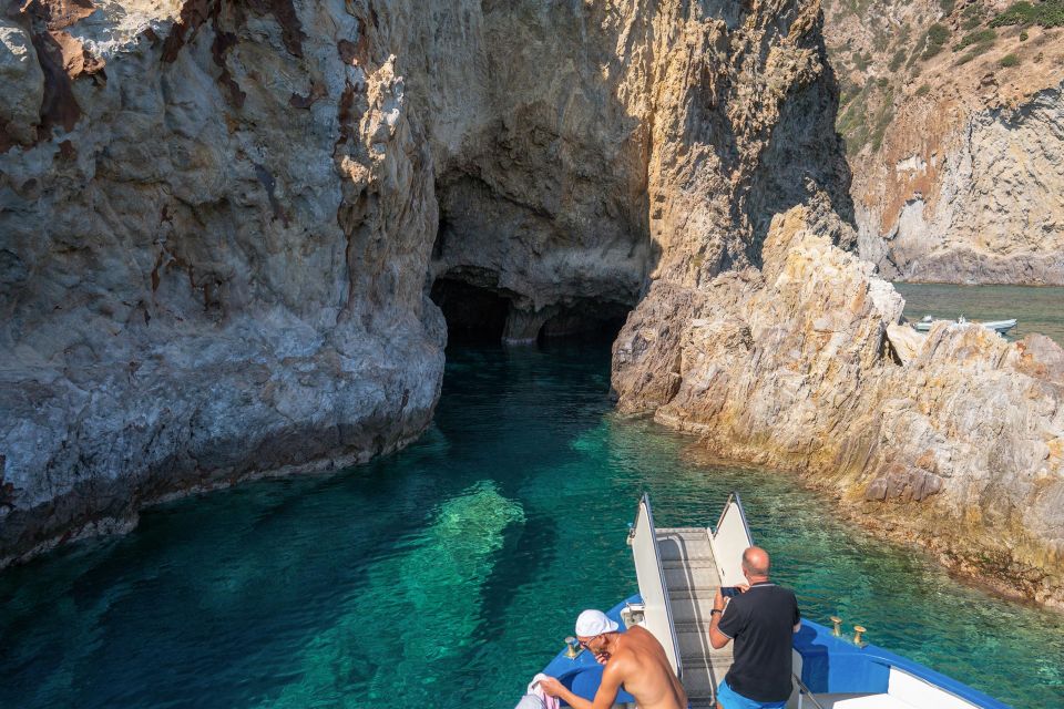 Ponza: Island & Palmarola Cruise With Swimming & Lunch - Culinary Experience