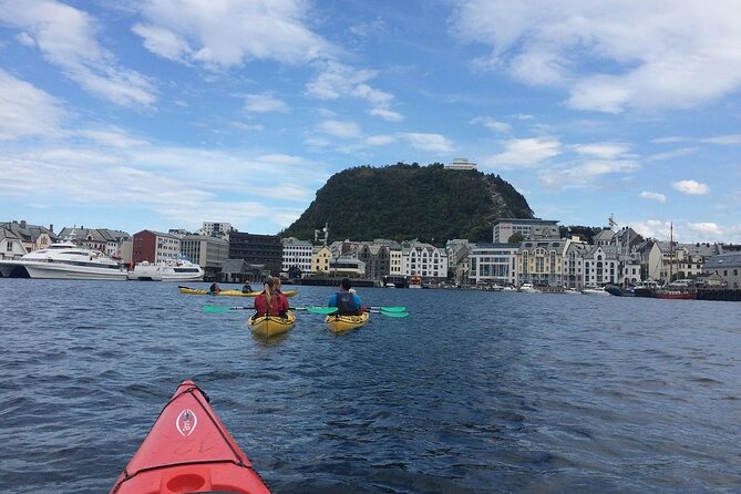 Sea Kayaking In Ålesund - Guide Expertise