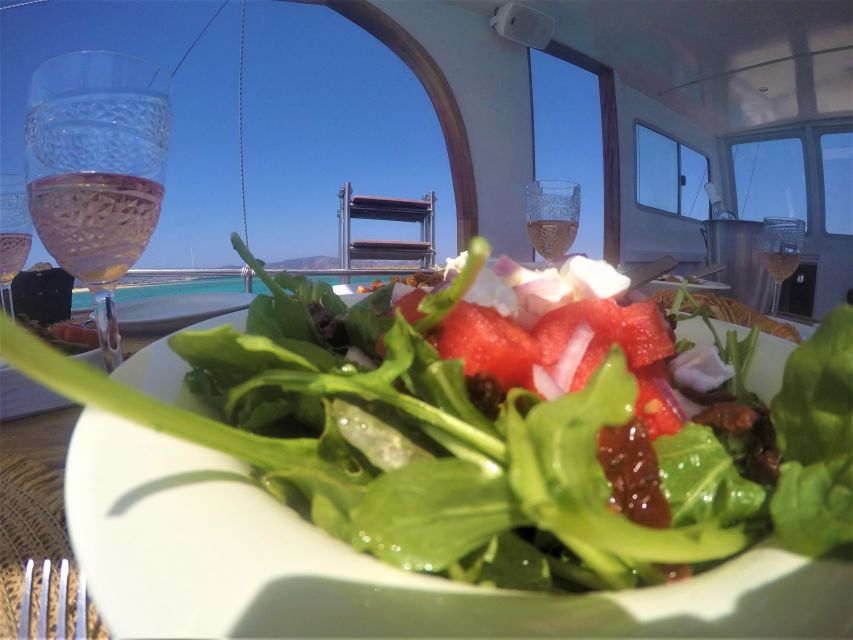 Semiprivate Kaiki Cruise to Antiparos & Despotiko With Lunch - Dining Experience