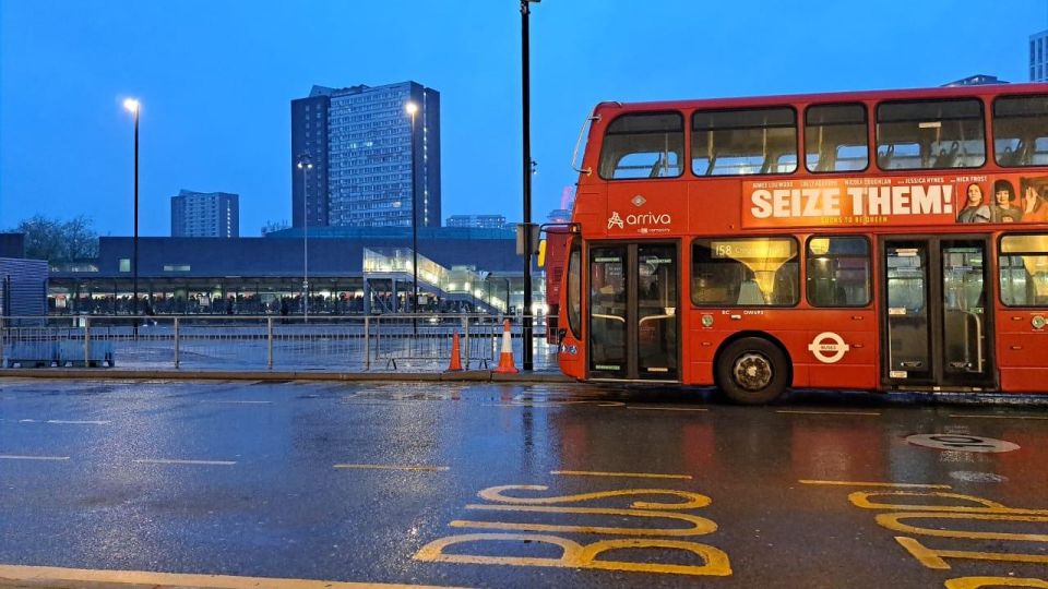 Southbank Walking Tour: The Globe & Southwark Cathedral - Southbank Attractions