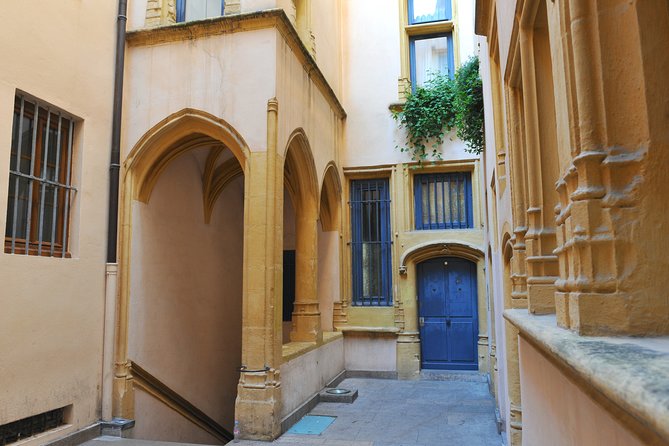 Storytelling Tour of Old Lyon - Guided Experience With a Storyteller