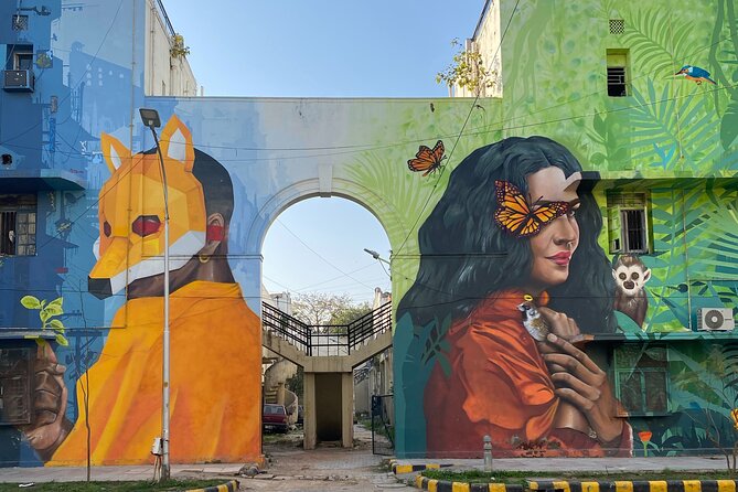 Street Art Walk & Lodhi Gardens With Chai & Food - Savoring Indian Snacks and Beverages