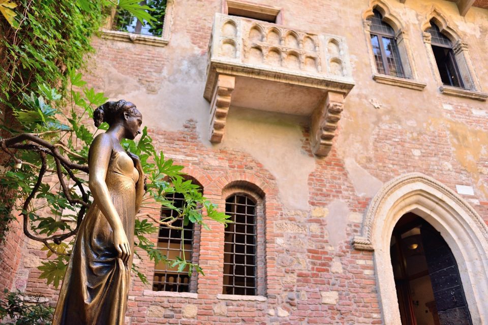 Verona: Romeo and Juliet Guided Walking Tour - Experience Description