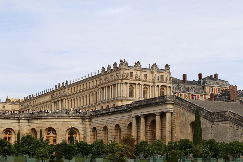 Versailles Palace and Giverny Private Guided Tour From Paris - Inclusions and Exclusions