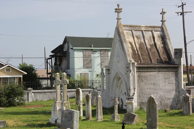 Walk With the Dead: Galveston Old City Cemetery Tour - Guest Experiences