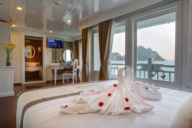 Bai Tu Long Bay Luxury Cruise 2d/1n: Visit Bai Tu Long Bay & Pristine Places - Dining Experience and Meals