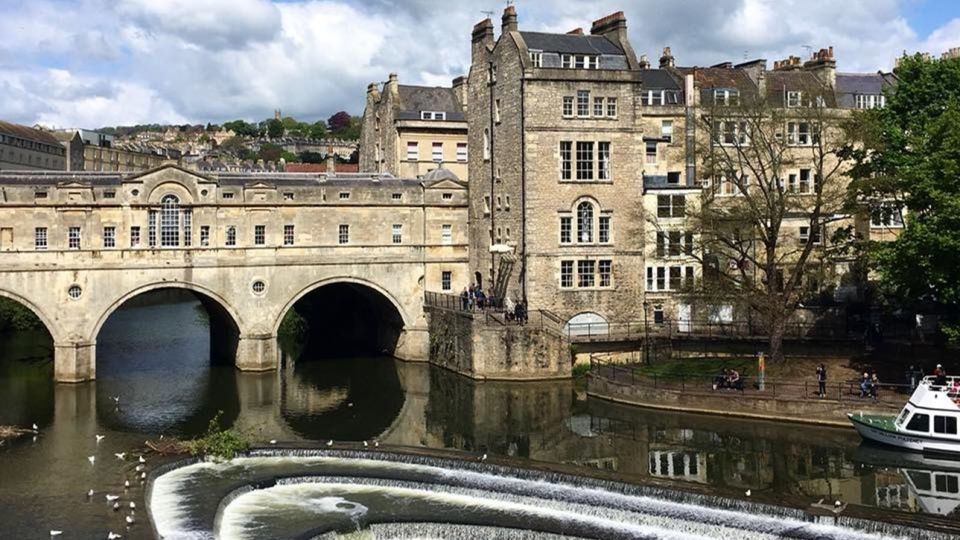 Bath: Guided City Walking Tour With Entry to the Roman Baths - Booking and Cancellation Policy