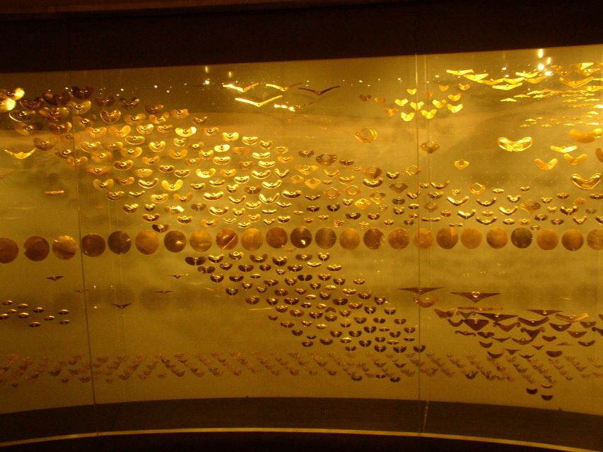 Bogotá: Private Candelaria Walking Tour and Gold Museum - Important Information for Travelers