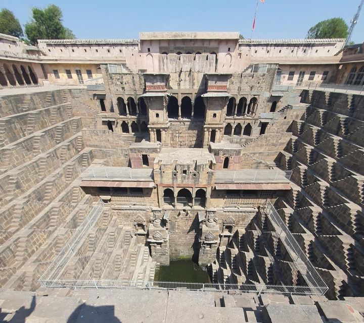 From Agra to Jaipur: Chand Baori and Fatehpur Transfer Tour - Customer Experiences