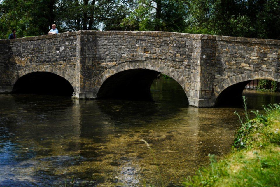 From London: Cotswolds, Country Pub Lunch & Lavender Fields - Traditional Country Pub Lunch