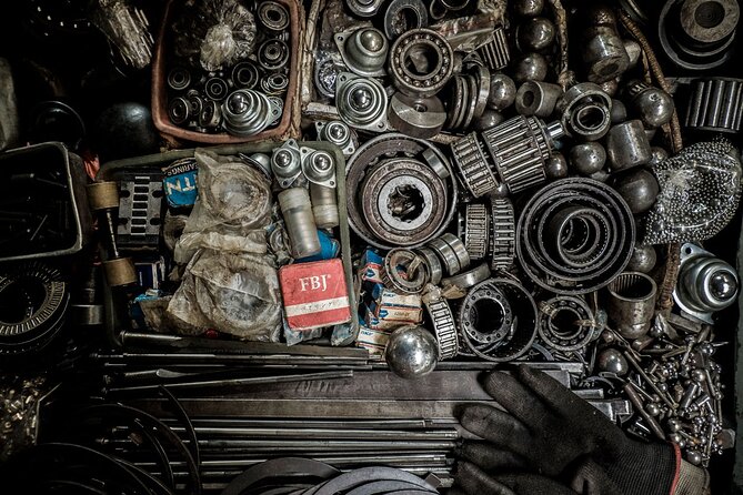 Into the Thieves Market Hanoi Photo Tour - Meeting and Pickup