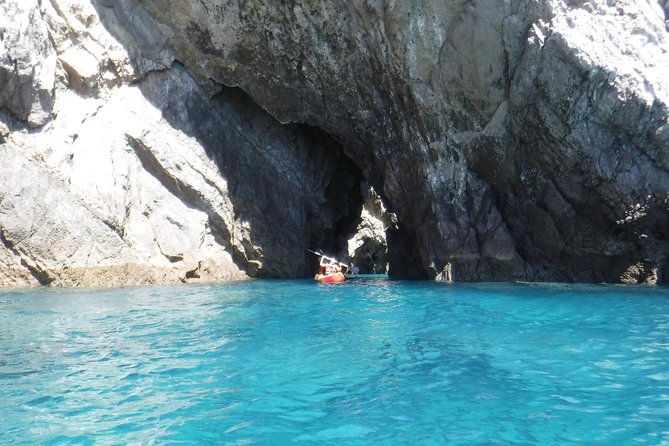 Kayak Tour From Sesimbra to Ribeira Do Cavalo Beach, Passing Through the Caves - Refreshments and Amenities