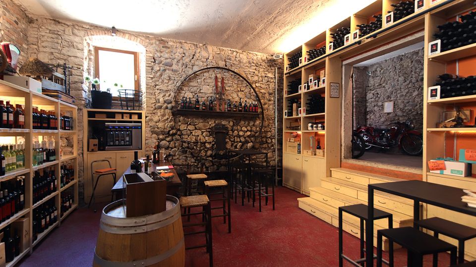 Lazise: Historical Center Wine Tasting Tour - Historical Cellar Experience