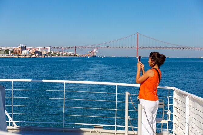 Lisbon River Boat Sightseeing Tour With a Drink - Accessibility Features