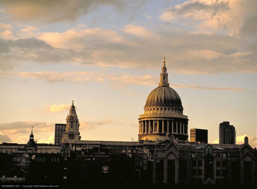 London: Christmas Sights and Sounds of London Tour - Iconic Landmarks on the Tour