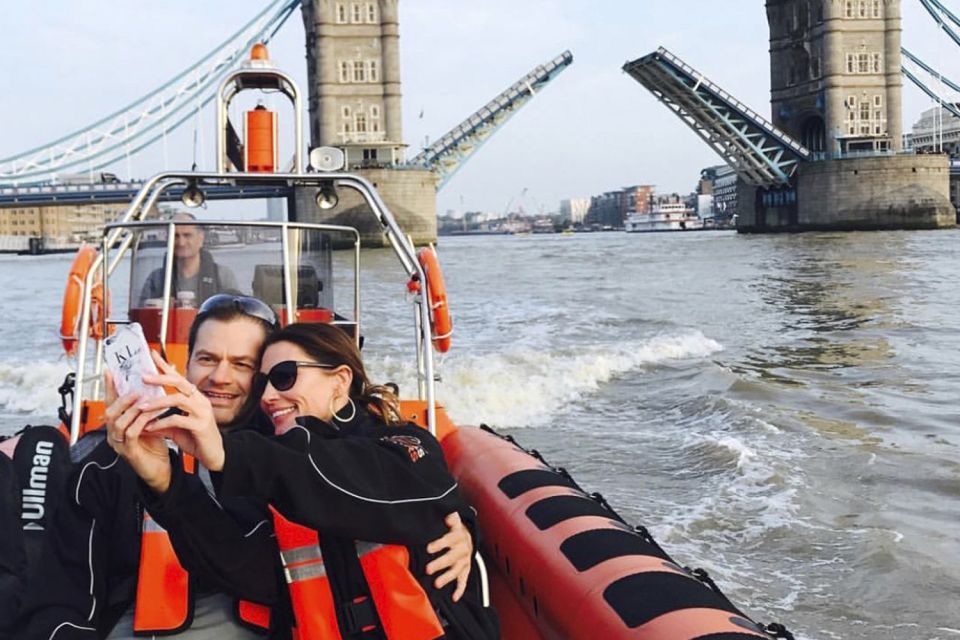 London: Private Speedboat Hire Through the Heart of the City - Safety Measures and Accessibility