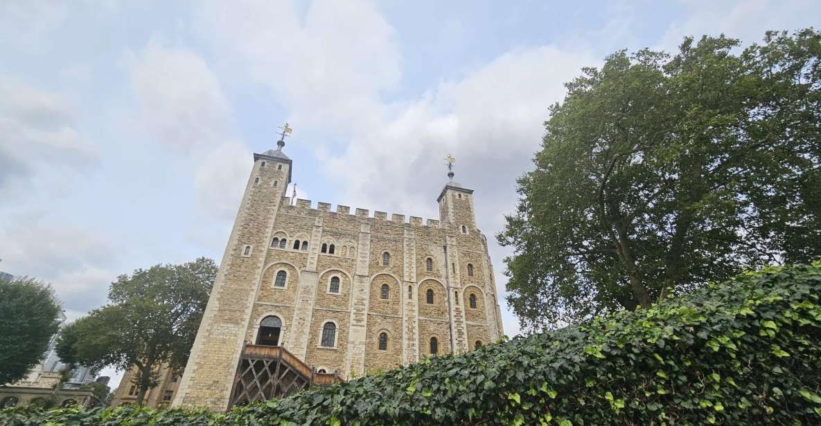 London: Tower of London and Crown Jewels Easy Access Tour - Participant Requirements