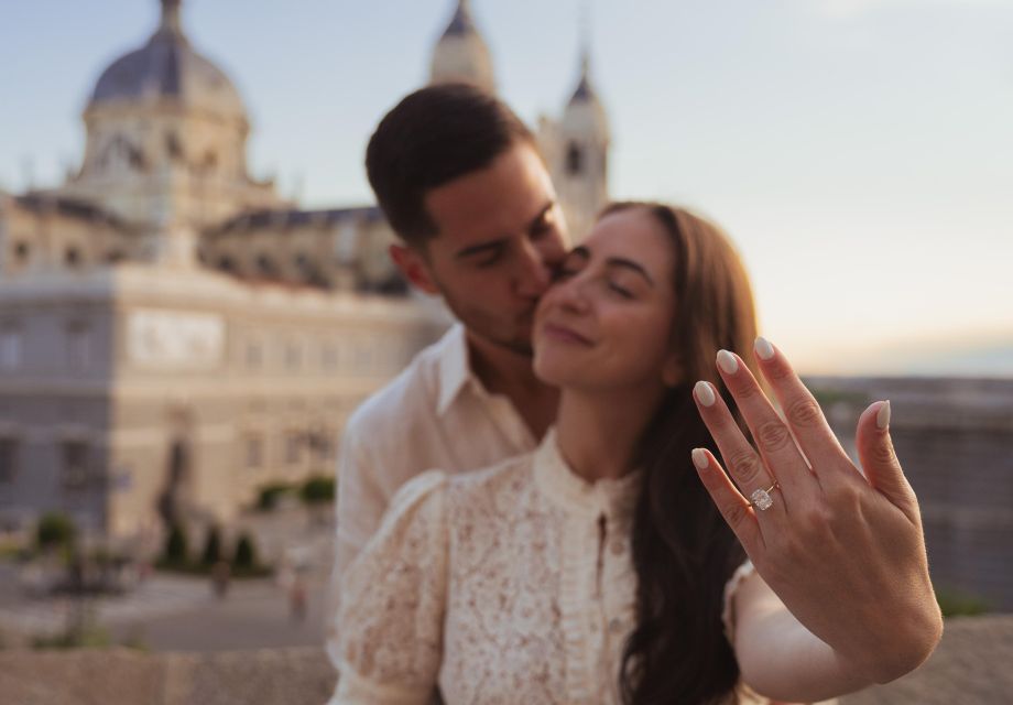 Madrid: Romantic Photoshoot for Couples - Customization Options