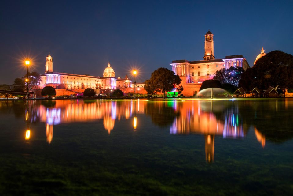 New Delhi: Walking Tour by Night - Language Options and Guide