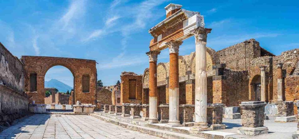 Pompeii: Guided Tour in Small Groups, With an Expert Guide - Itinerary Highlights